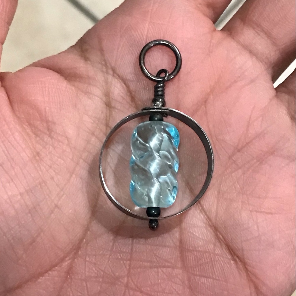 sterling silver pendant With Blue Twisted Glass Bead
Preowned